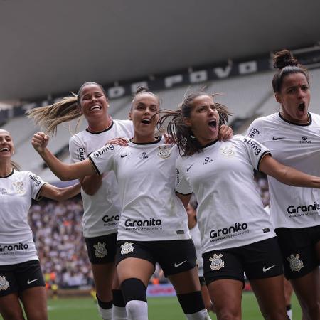 Millene comemora gol do Corinthians contra o Flamengo na Supercopa feminina - Ettore Chiereguini/AGIF