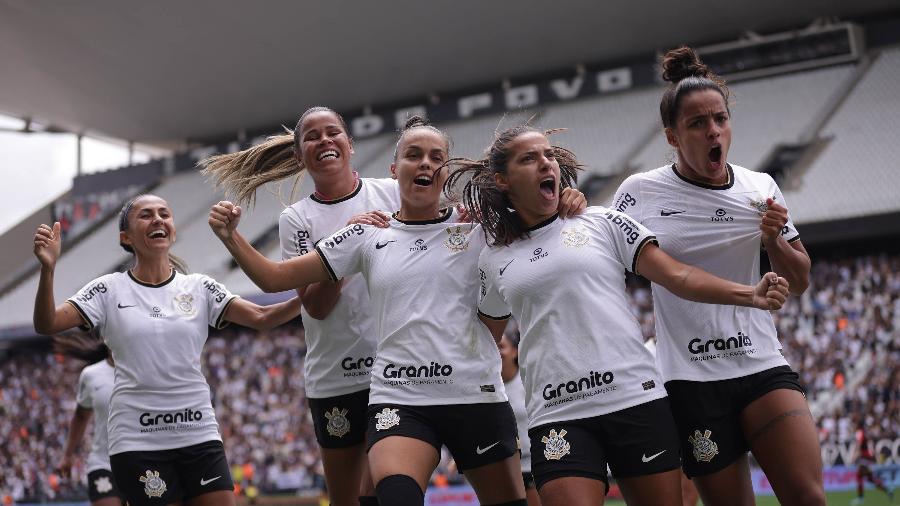 Millene comemora gol do Corinthians contra o Flamengo na Supercopa feminina - Ettore Chiereguini/AGIF