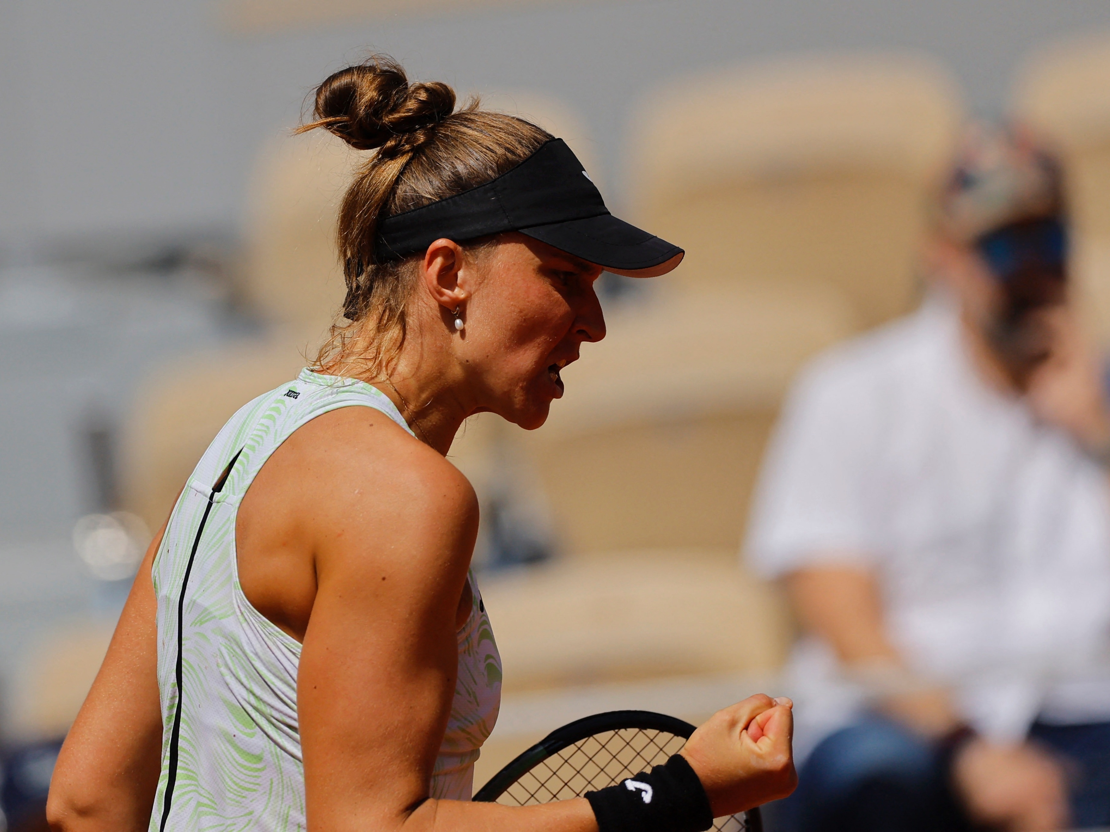 Bia Haddad faz história em 4h e vai às quartas em Roland Garros