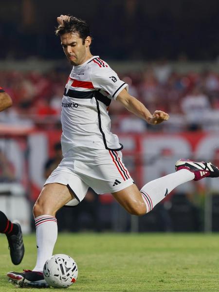 Kaká atuou no primeiro tempo pelo São Paulo e no segundo pelo Milan