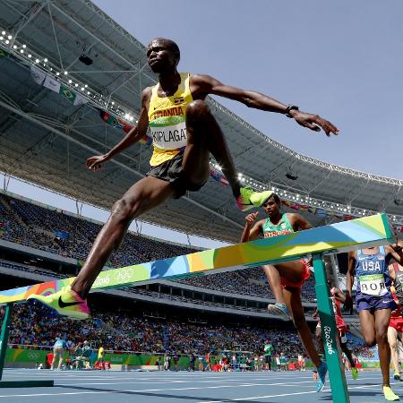  Benjamin Kiplagat competindo nas Olimpíadas do Rio de Janeiro, em 2016, nos 3000m com obstáculos 