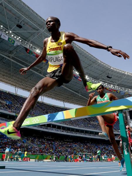  Benjamin Kiplagat competindo nas Olimpíadas do Rio de Janeiro, em 2016, nos 3000m com obstáculos 