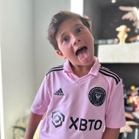 Mateo, filho de Lionel Messi, com camisa do Inter Miami