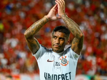 Corinthians anuncia saída de Paulinho, que se emociona: 'Clube que eu amo'