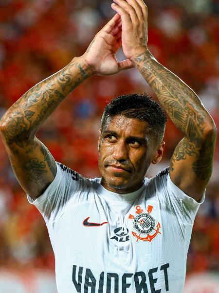 Paulinho está livre no mercado desde que deixou o Corinthians, em maio