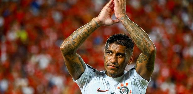 Política do Corinthians pode impactar futuro de jogadores, alerta Paulinho.
