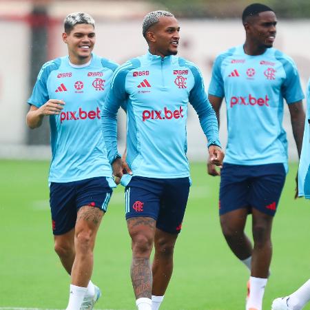 Jogadores do Flamengo durante treino no CT do Ninho do Urubu