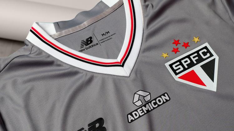 Camisa especial do São Paulo traz o cinza como cor principal Camisa especial do São Paulo traz o cinza como cor principal