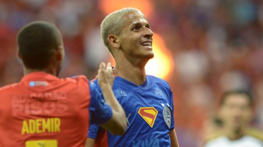 Luciano Juba celebra gol do Bahia 