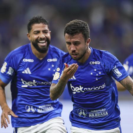 Matheus Henrique comemora gol marcado pelo Cruzeiro contra a Chapecoense na Copa do Brasil
