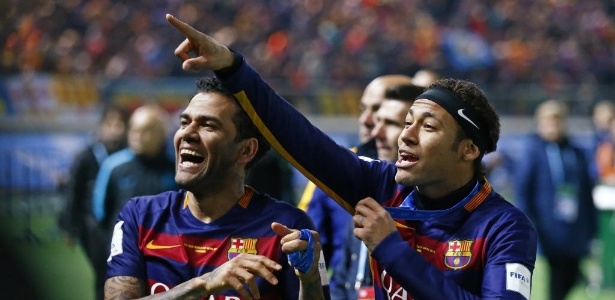 Neymar e Daniel Alves estão em lista de melhores jogadores da revista France Football - Reuters / Thomas Peter Livepic