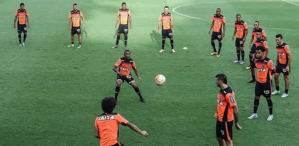 Na véspera da estreia pelo Atlético-MG, Robinho é o centro das atenções na Cidade do Galo - Bruno Cantini/Clube Atlético Mineiro