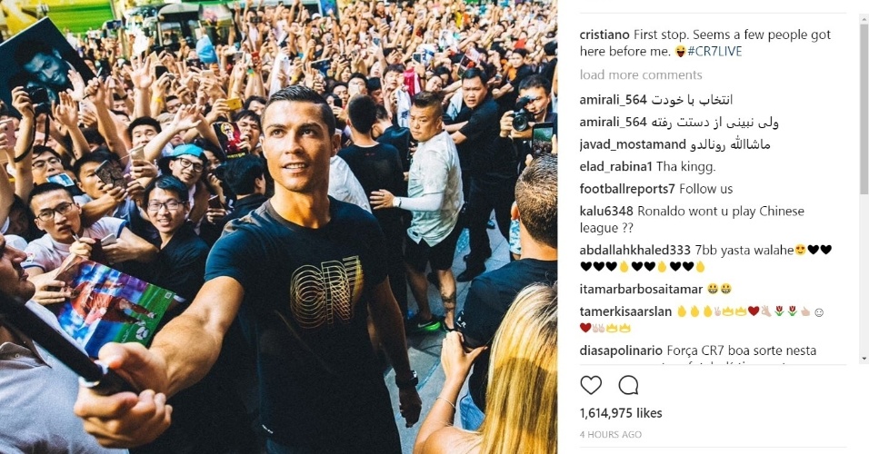 Cristiano Ronaldo tira selfie durante passagem pela China