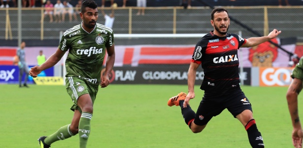 Thiago Santos tem entrado para ajudar o Palmeiras a segurar o placar com Felipão - MAURICIA DA MATTA / EC VITÓRIA