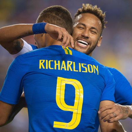 Neymar e Richarlison comemoram gol da seleção brasileira contra El Salvador - Pedro Martins / MoWA Press
