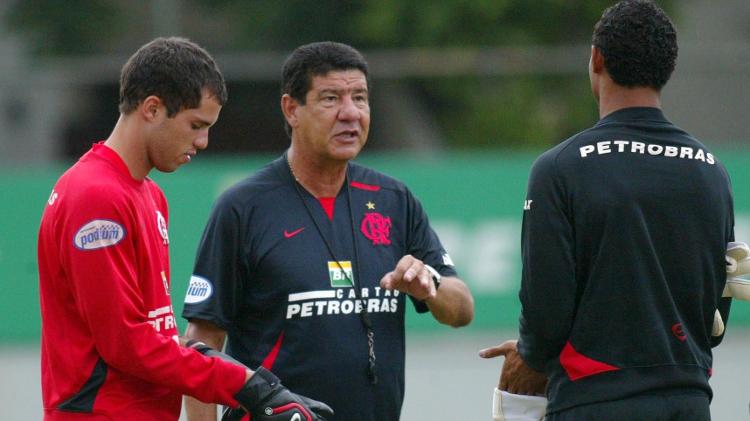 Lomba e Bruno conversam com técnico Joel Santana no Flamengo - Paulo Sergio/AGIF/FOLHA IMAGEM