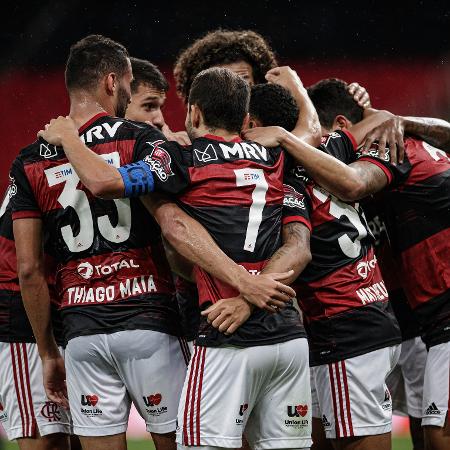 Jogadores do Flamengo comemoram gol contra o Athletico-PR - André Mourão/Foto FC/UOL