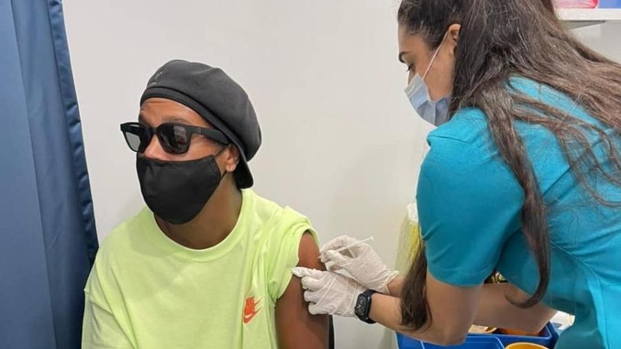 Ronaldinho Gaúcho é vacinado contra a covid-19 em Dubai - Reprodução/Instagram