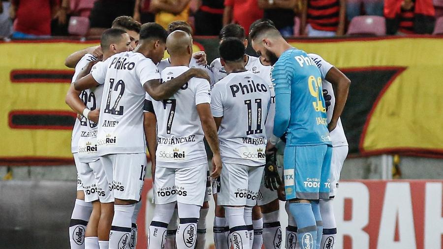Jogadores do Santos se reúnem antes do jogo contra o Sport - Paulo Paiva/AGIF