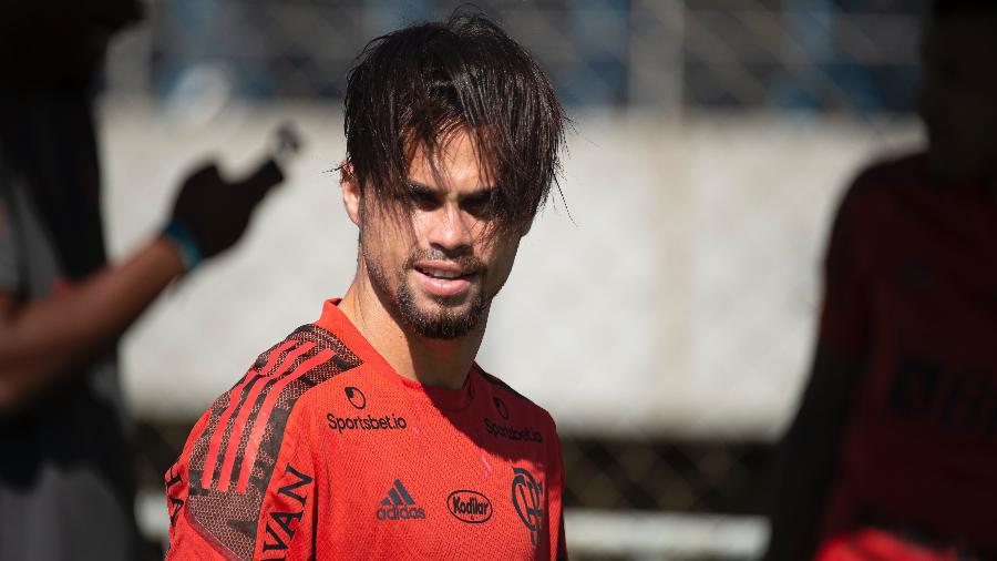 Michael vai de patinho feio a xodó; Flamengo espera lucrar com a venda do jogador