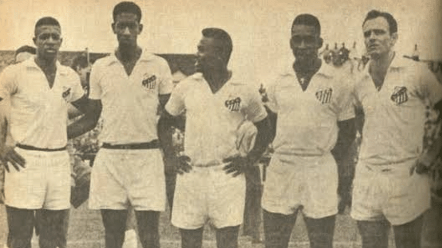 Foto histórica do ataque do Santos formado por Dorval, Mengálvio, Coutinho, Pelé e Pepe - Acervo pessoal
