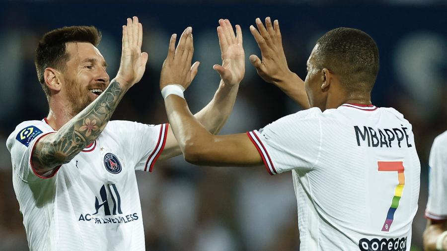Messi e Mbappé comemoram gol do PSG sobre o Montpellier, válido pelo Campeonato Francês - Benoit Tessier/Reuters
