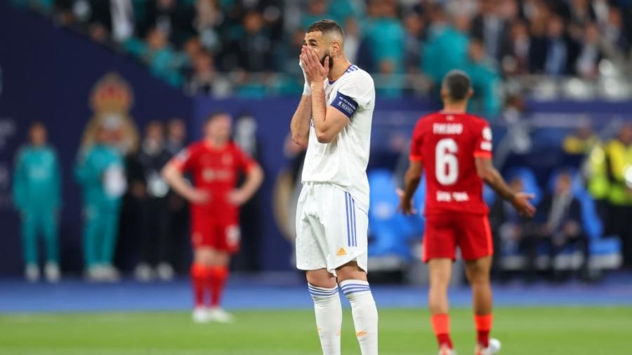 Karim Benzema, do Real Madrid, lamenta após seu gol ser anulado durante a final da Liga dos Campeões  - Catherine Ivill/Getty Images