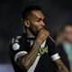 Alex Teixeira supera início ruim e ajuda o Vasco na volta à elite