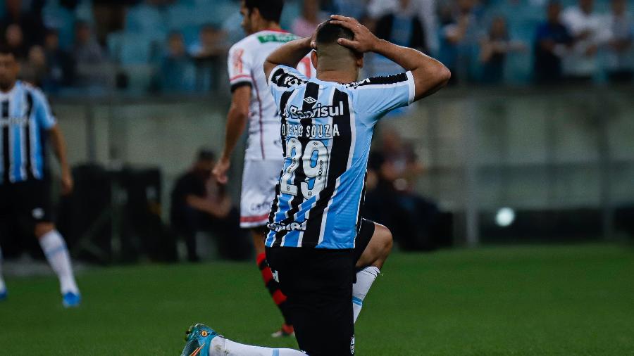 Diego Souza lamenta chance perdida em Grêmio x Ituano, pela Série B - Maxi Franzoi/AGIF