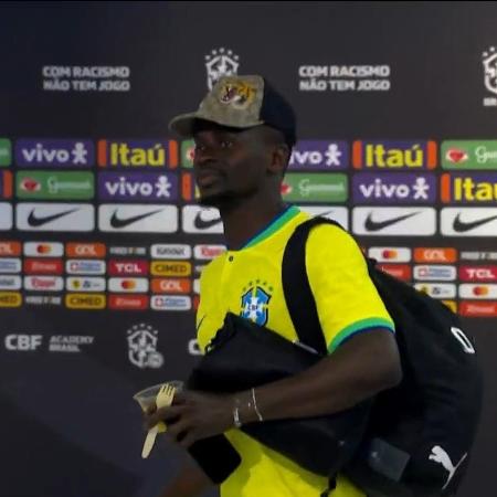 Mané, de Senegal, vestindo a camisa da seleção brasileira - Reprodução
