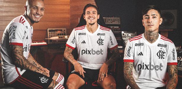 Reunião do Flamengo discute renovação com a Adidas no mundo do futebol.