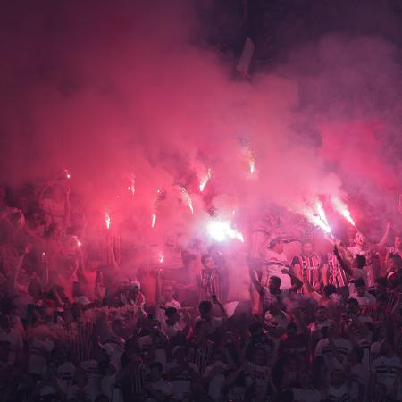 Torcida do São Paulo na arquibancada do Morumbis durante jogo de Libertadores