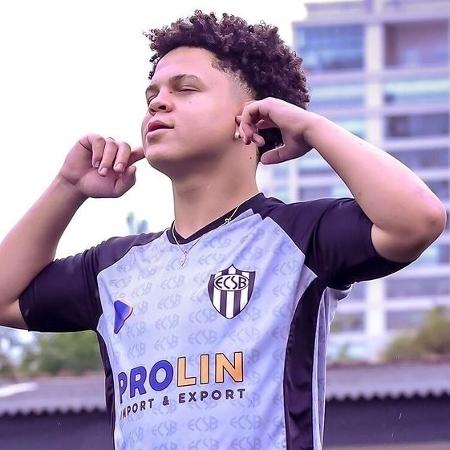 Influenciador Isaac Xavier tem 19 anos e acertou com o EC São Bernardo