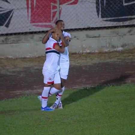 Ryan Francisco e Kauê comemoram gol do São Paulo na Copinha