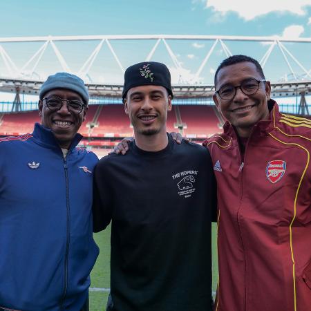 Ian Wright, Martinelli e Gilberto Silva na final da Copa OMO Varzenal, no Emirates Stadium Ian Wright, Martinelli e Gilberto Silva na final da Copa OMO Varzenal, no Emirates Stadium