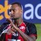 Com dois jogadores a mais, Palmeiras enfia quatro no Vit&oacute;ria 