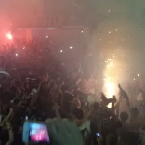 Futebol é Arte, Ousadia Faz Parte - O Corinthians prepara uma queima de  fogos, show de luzes, fumaça no Setor Norte, um gavião inflável e muita  festa para a entrada dos jogadores