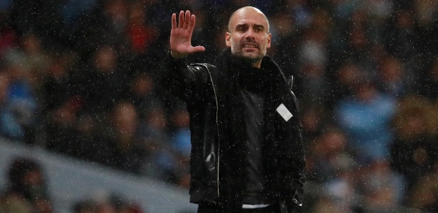 O técnico Pep Guardiola na partida entre Manchester City e Watford - Reuters/Jason Cairnduff