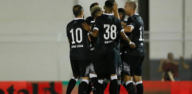 Vasco passou sufoco, mas avançou ao empatar com a Juazeirense em 2 a 2