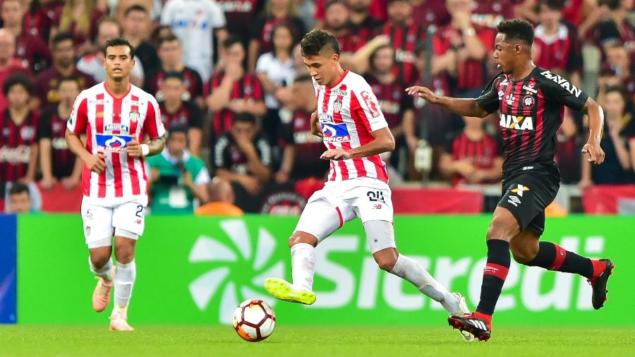 Víctor Cantillo em ação durante final da Copa Sul-Americana, entre Junior Barranquilla e Athletico, em 2018 - Jason Silva/AGIF