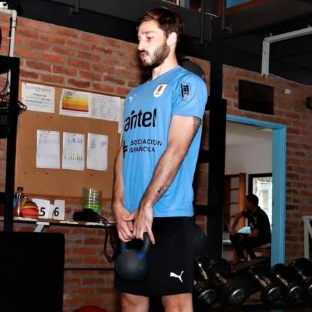 Matías Viña, durante treino com a seleção uruguaia - Divulgação/Uruguai