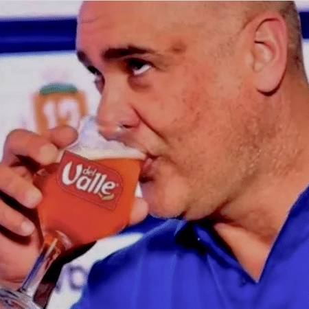 Marcos bebe "suco" Del Valle para celebrar goleada do Palmeiras - Reprodução/Instagram