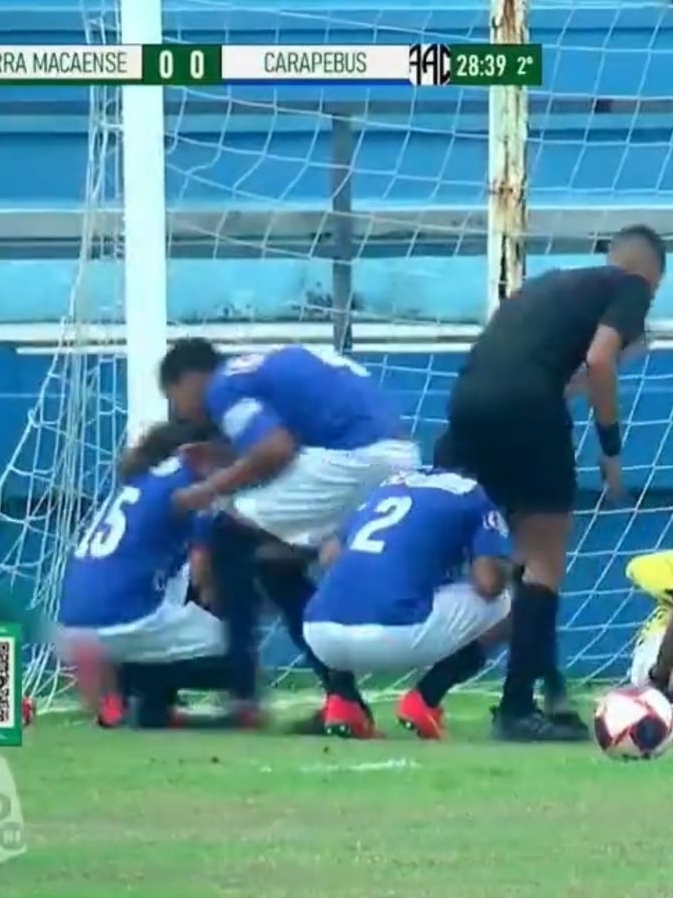 TIROTEIO interrompe Serra Macaense x Carapebus, jogo válido pelo Campeonato  Carioca Sub-20 : r/futebol