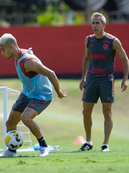Andreas Pereira e Paulo Sousa trabalhando juntos no Flamengo - Marcelo Cortes/CRF