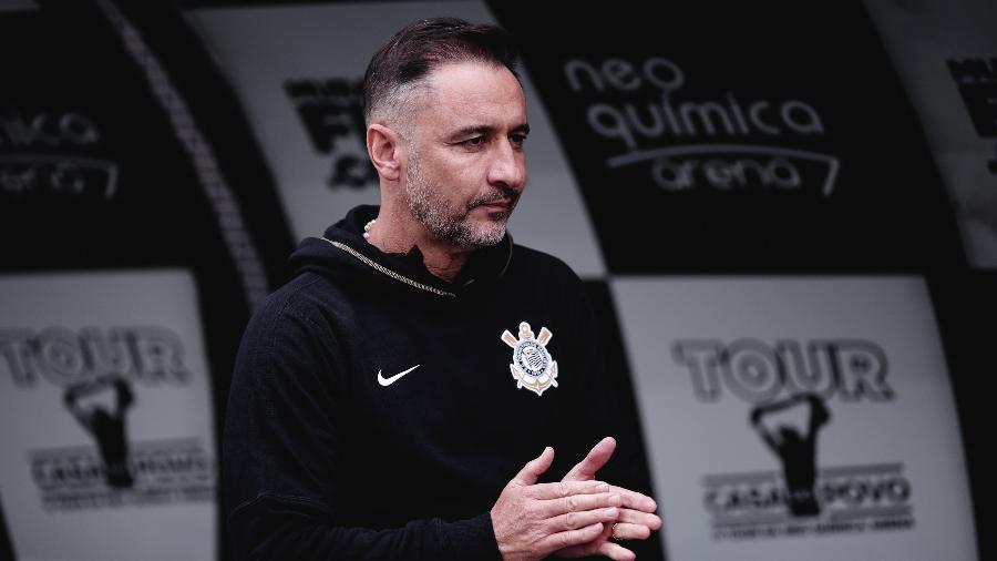 Vítor Pereira, técnico do Corinthians, durante partida contra o Goiás - Ettore Chiereguini/AGIF