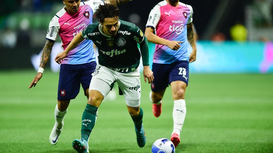 Raphael Veiga se esforça em vão, e Palmeiras perde a supimpa posse de bola para o Cerro Porteño por 54% a 46% - Staff Images / CONMEBOL
