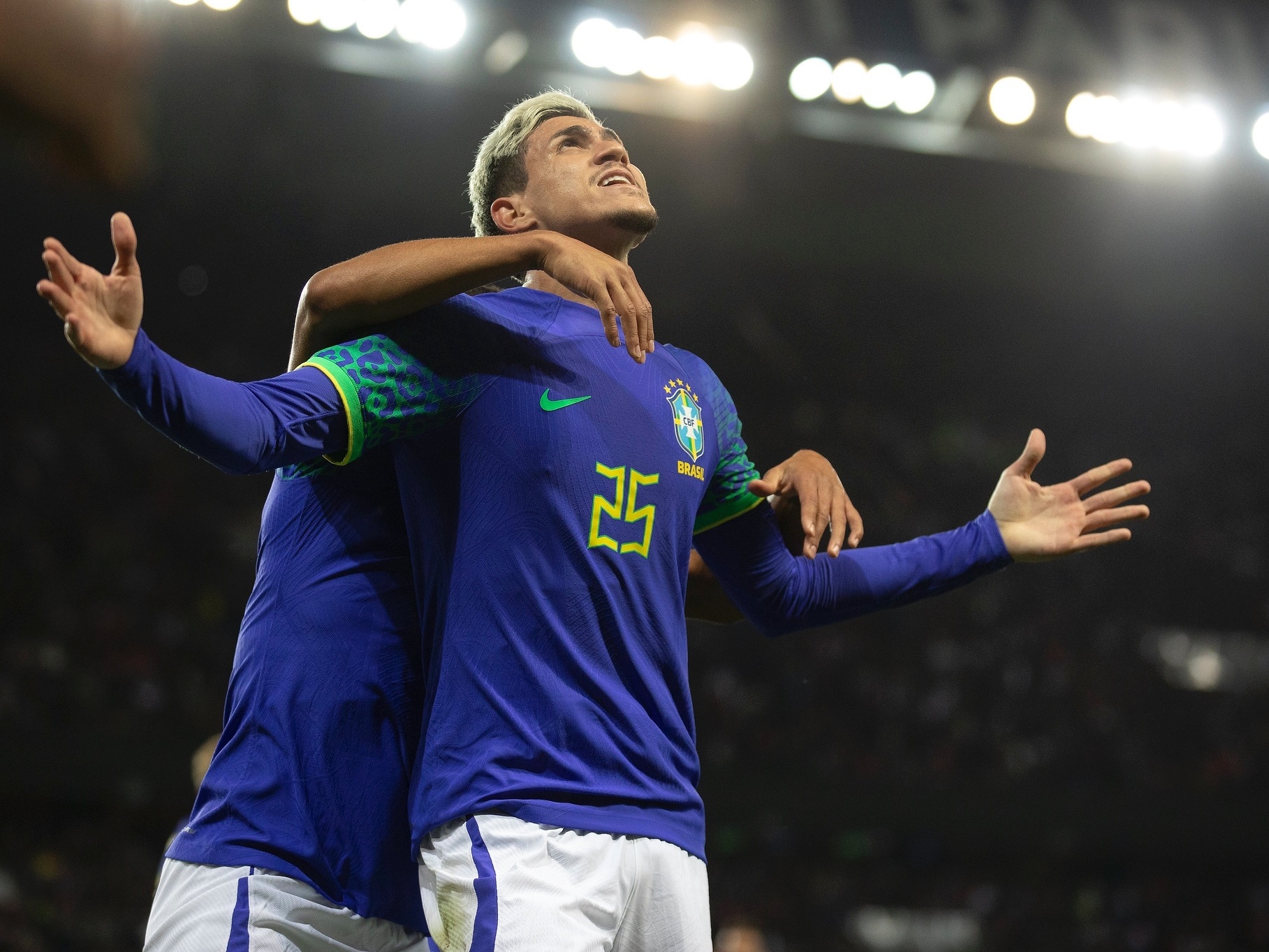 Pedro deixa o seu e pede vaga na Copa, enquanto Neymar perde a paciência