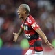 Flamengo tem volta de Wesley e desfalque de Viña contra o São Paulo