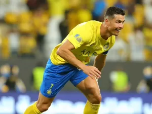 Cristiano Ronaldo marca três gols em goleada do Al-Nassr; assista