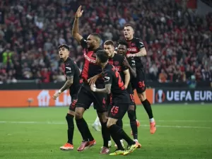 Bayer Leverkusen e Xabi Alonso dão uma lição nos retranqueiros